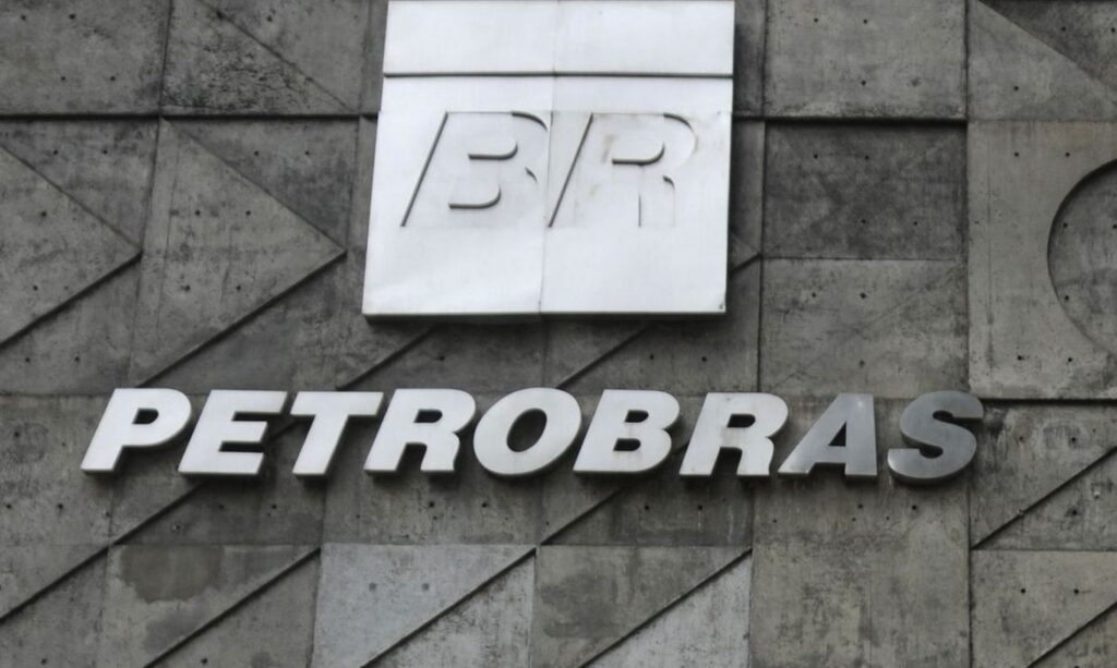 A ação da Petrobras, negociada na B3 sob o ticker 'PETR4', encerrou esta terça-feira em alta de 0,83%, valendo R$ 27,85.