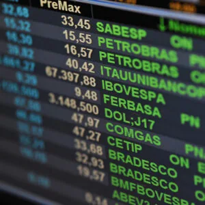 Ibovespa tem queda de 0,1% e dólar cai 0,2% negociado a R$ 5,10