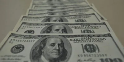 Dólar engata 4ª alta consecutiva e vai a R$ 5,1998