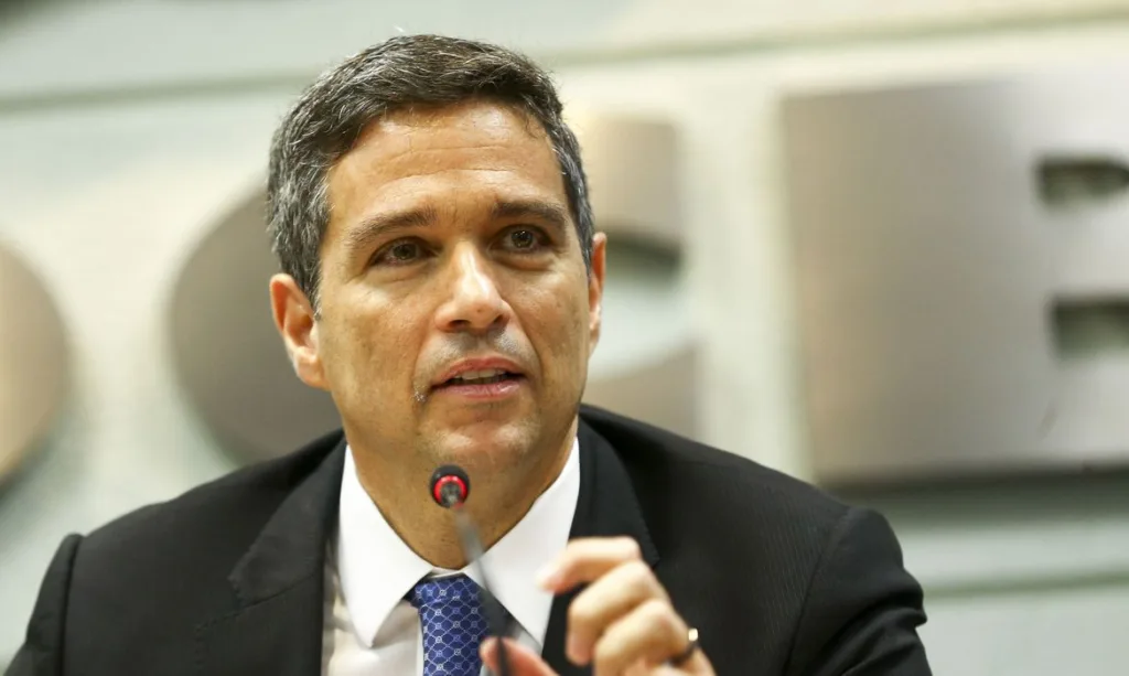 Investimento em vacina é mais barato que prorrogar auxílio, diz Campos Neto