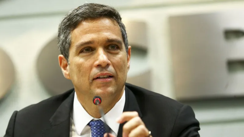 Investir em vacina é mais barato que prorrogar auxilio, diz Campos Neto