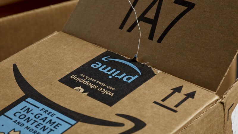 Amazon anuncia programa de logística no Brasil; ações do setor caem
