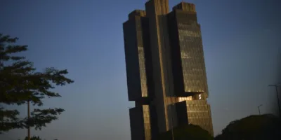 Copom não vê aumento da Selic de imediato mas sinaliza mudanças “em breve”