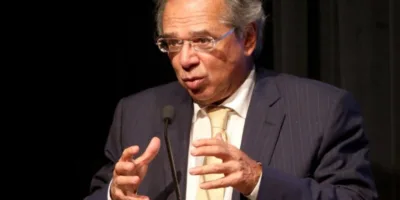 Auxílio custa R$ 55 bi por mês, vacinação de toda a população, R$ 20 bi, diz Guedes