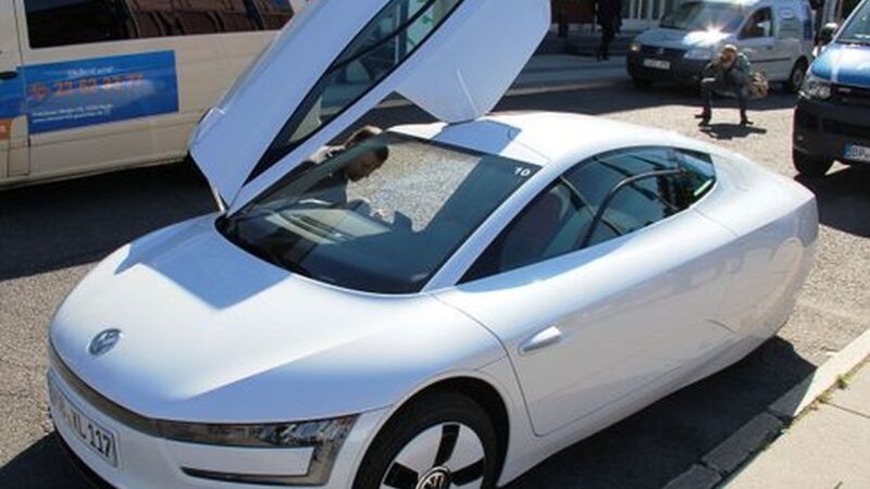 Volkswagen: conselho apoia foco em carros elétricos; ações disparam