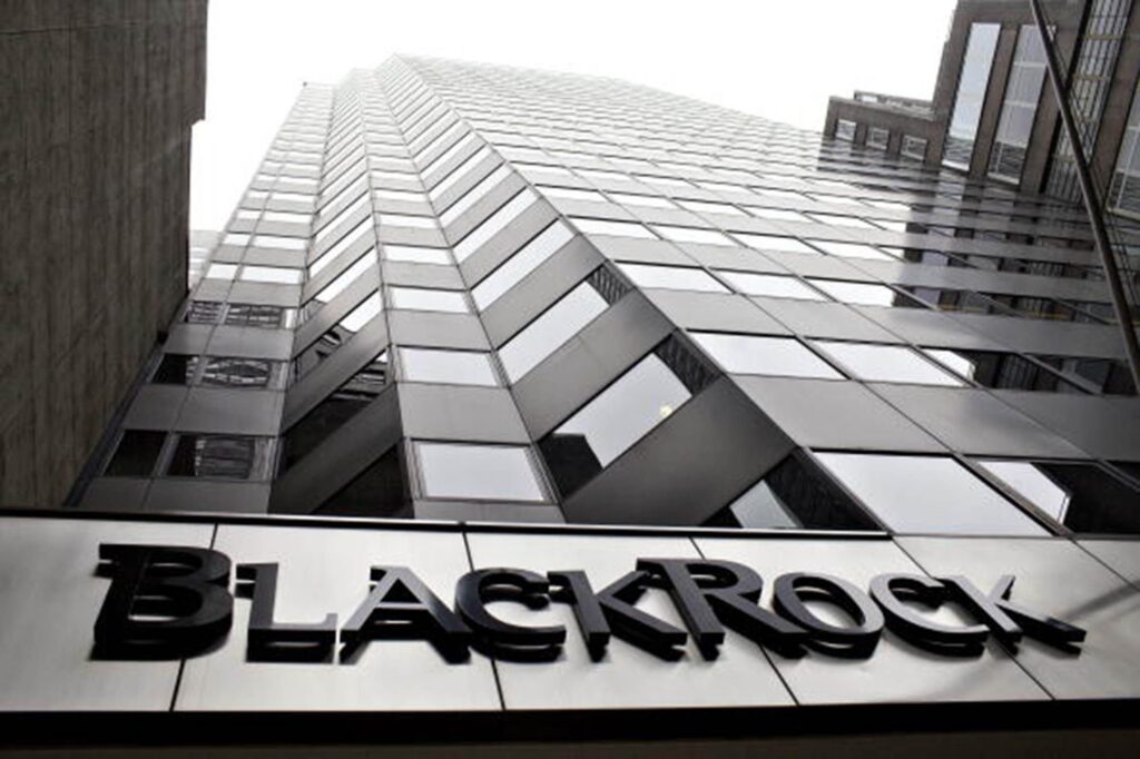 BlackRock pede permissão para operar derivativos de bitcoin através de dois fundos
