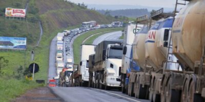 Greve dos caminhoneiros: Justiça proíbe bloqueios na BR-101