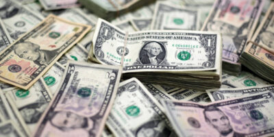 Dólar encerra em queda de 3,289%, cotado em R$ 5,3226