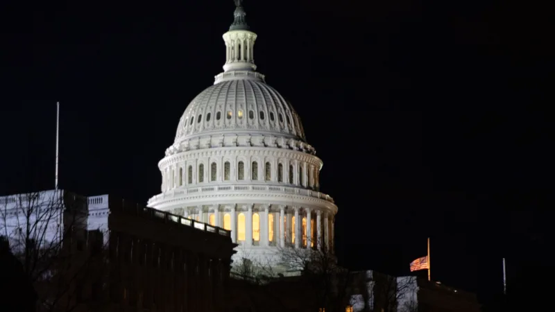 Estados Unidos: quatro pessoas morrem e 52 são presas após invasão do Capitólio
