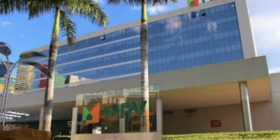 Ação da MRV (MRVE3) sobe 8,1% no Ibovespa hoje. É hora de comprar?