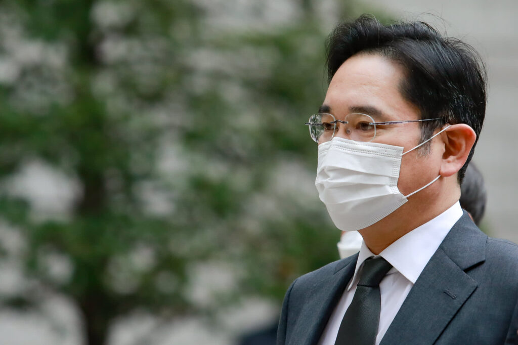 O herdeiro da Samsung, Jay Y. Lee, acusado de suborno, foi preso novamente nesta segunda-feira.