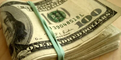 Dólar fecha em alta de 0,529%, a R$ 5,4357, com dados econômicos