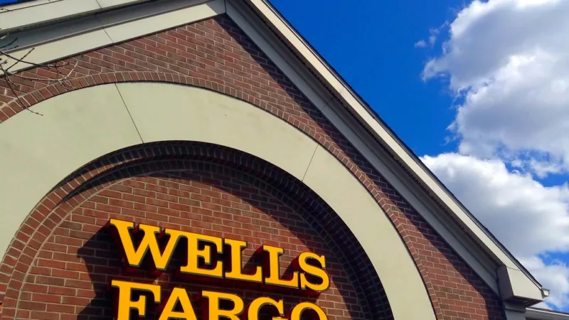 Wells Fargo diz que pretende cortar US$ 8 bi em custos