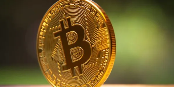 Criptomoedas: Bitcoin dispara e atinge maior nível em quase um mês com trégua no radar