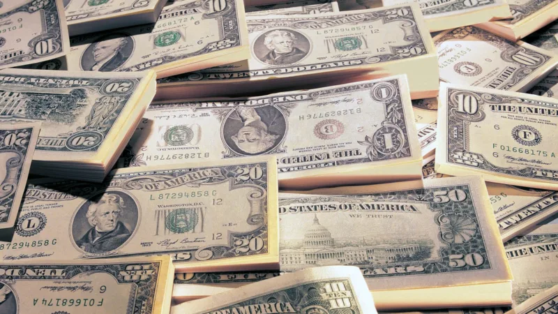 Dólar fecha em alta de 2,142% e vai a R$ 5,479 com aversão risco