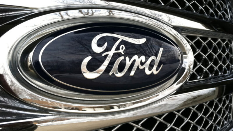 Ford e sindicatos se reunirão para discutir indenizações a demitidos