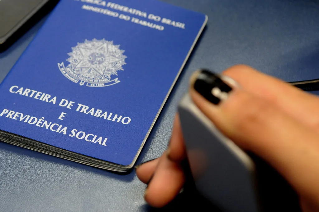 Taxa de desemprego cai, assim como massa salarial. Foto:
