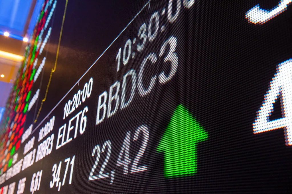 O Ibovespa abriu em alta nesta quarta-feira, com os investidores atentos à posse de Joe Biden como presidente dos Estados Unidos.