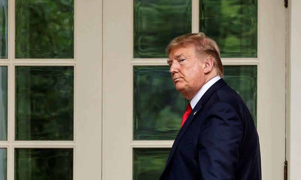 O presidente Donald Trump afirmou que a abertura do pedido de impeachment contra ele no Congresso é perigoso para o país.