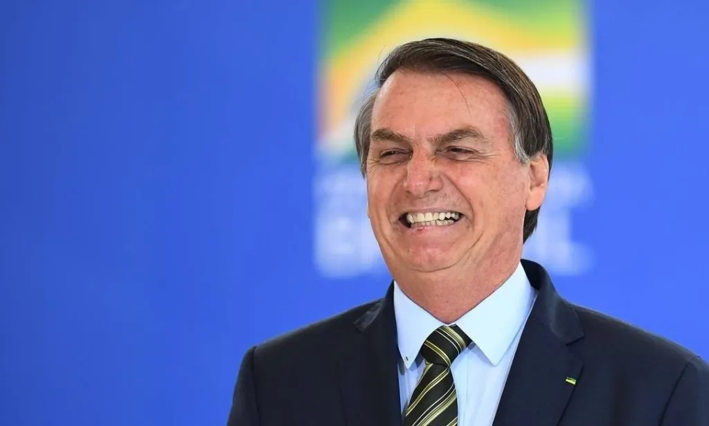 Bolsonaro edita MP que permite compra de vacinas sem registro na Anvisa
