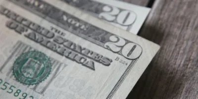 Dólar sobe 1,608% e vai à R$ 5,5036, maior nível em dois meses