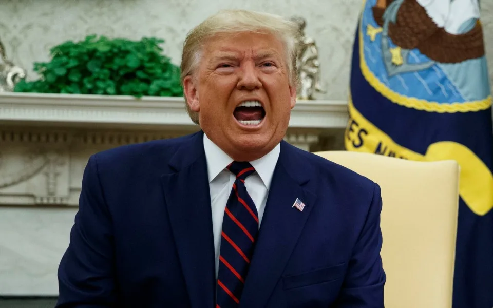 Trump pressiona Brasil com tarifa de 50%, alerta Goldman.