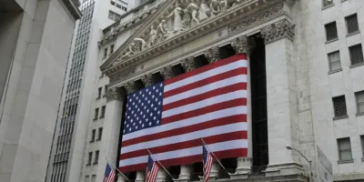 S&P 500 tropeça e cai de máxima em meio a temporada de balanços