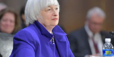 Janet Yellen cita risco de recessão nos EUA e vê ‘longo caminho’ para a meta de inflação do Fed