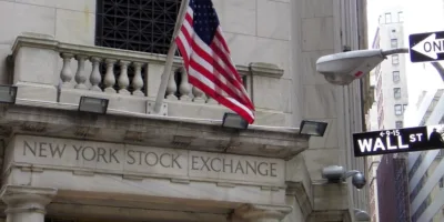 S&P 500 derrete 1,93% com especulação e covid-19 no radar; bolsas mundiais acompanham