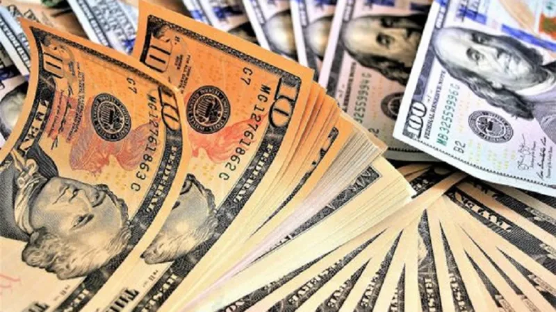 Dólar fecha em alta de 0,476%, a R$ 5,44, com fiscal e política