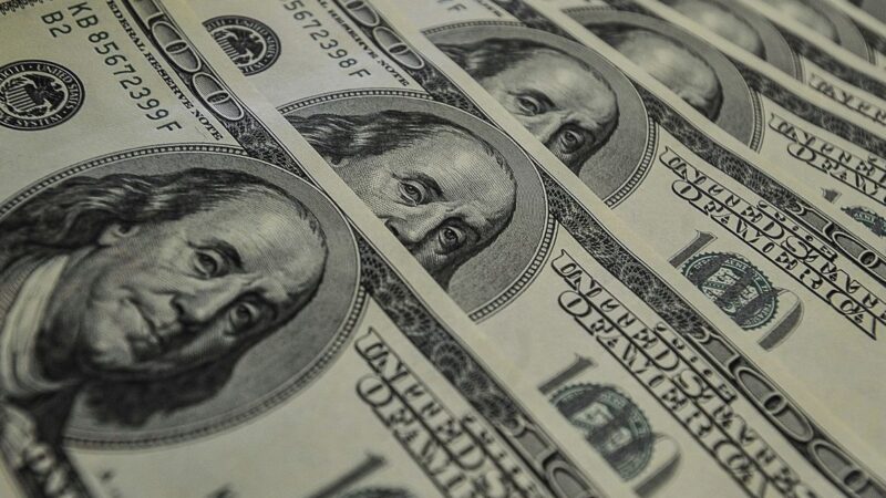 Dólar tem queda de 0,9%, negociado a R$ 5,41, com Copom no radar