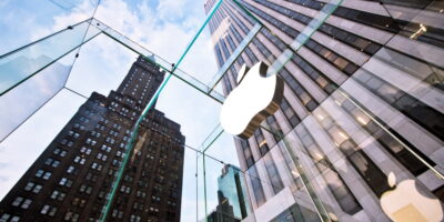 Ações da Apple negociam a níveis recordes antes de resultados trimestrais