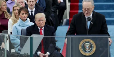 Líder democrata pede destituição imediata de Donald Trump