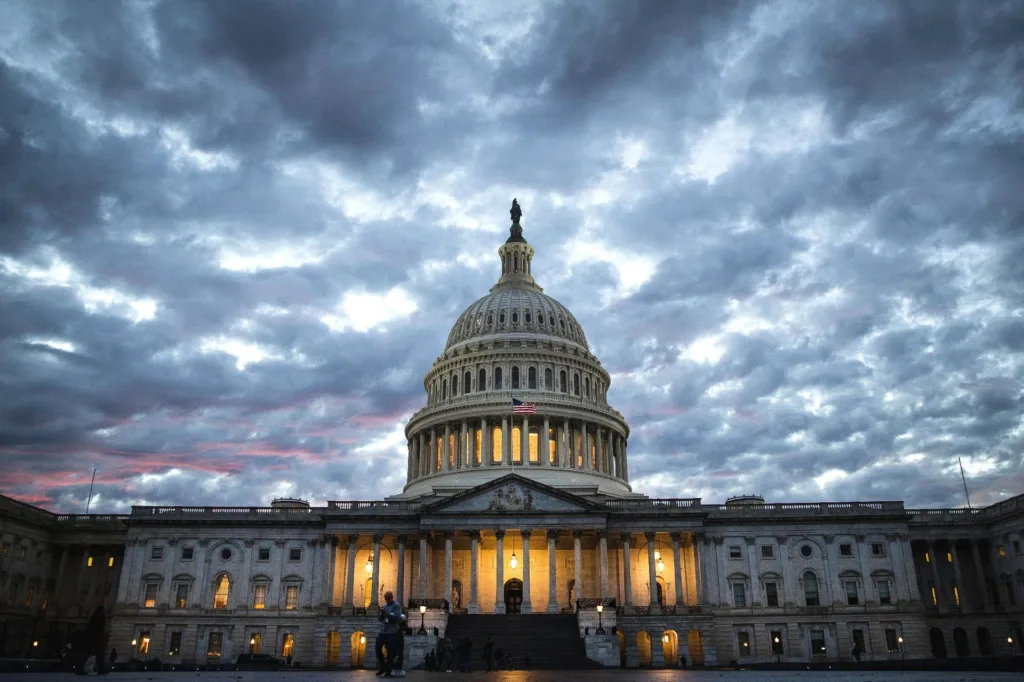 O Congresso dos Estados Unidos confirmou a vitória eleitoral do democrata Joe Biden, presidente eleito em novembro de 2020.