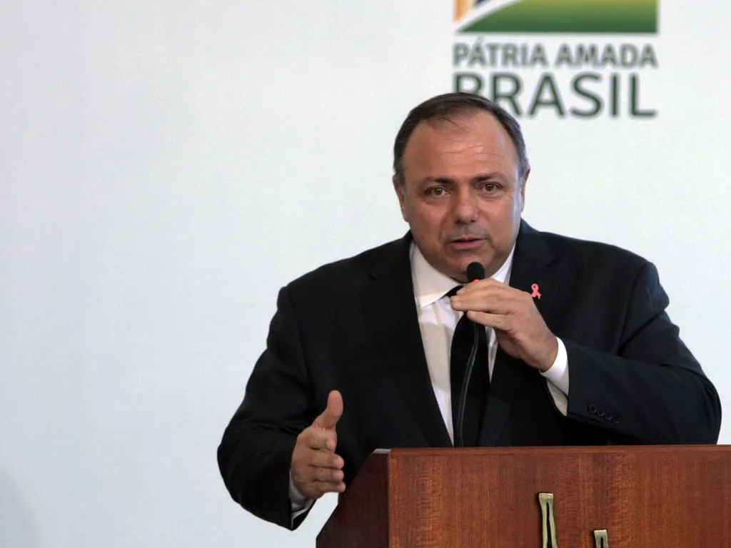Aplicação de vacina deve começar ainda hoje em todo país, diz Pazuello