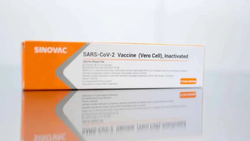 Vacina Coronavac tem eficácia de 50,38% contra covid-19, informa Butantan