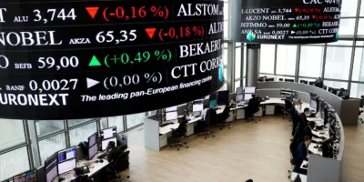 Bolsas mundiais recuam, de olho na GameStop; empresa sobe 100% no pre-market