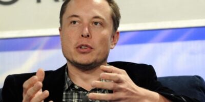 Elon Musk e Jeff Bezos travam batalha por conta de satélites de internet ultra rápida