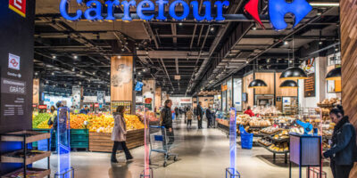 Venda de fatia no Carrefour traria perdas para o bilionário Bernard Arnault, diz Bloomberg