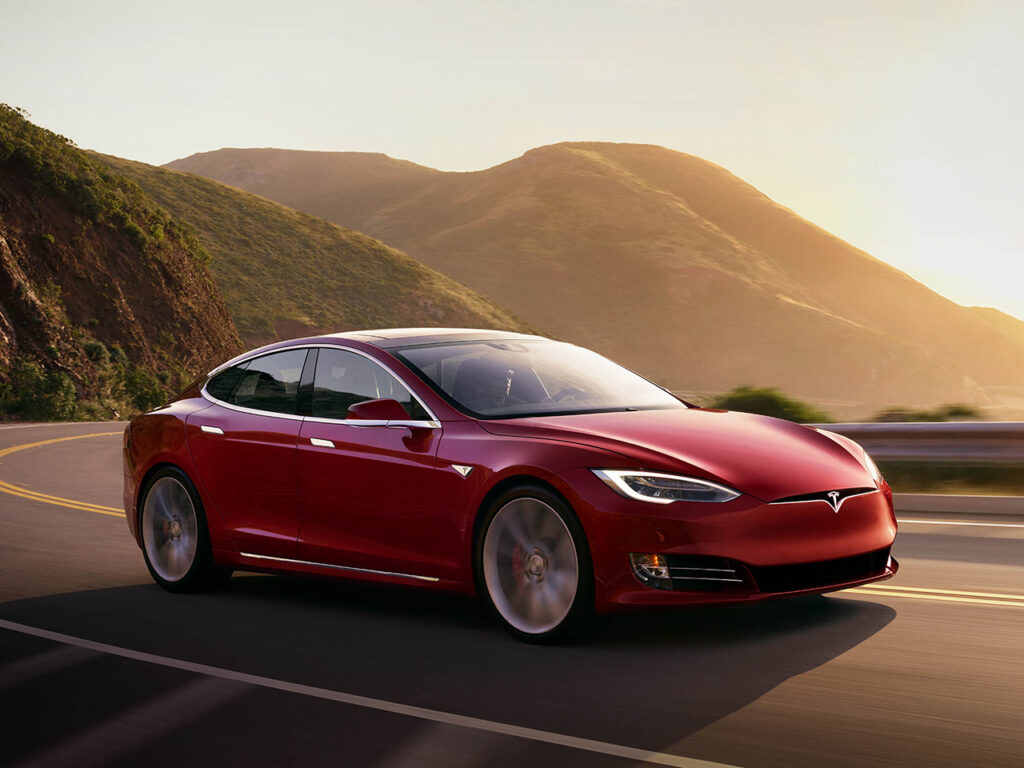 A Tesla fará um recall em 134,9 mil veículos dos modelos Model S e Model X, em função de falha na tela sensível ao toque.
