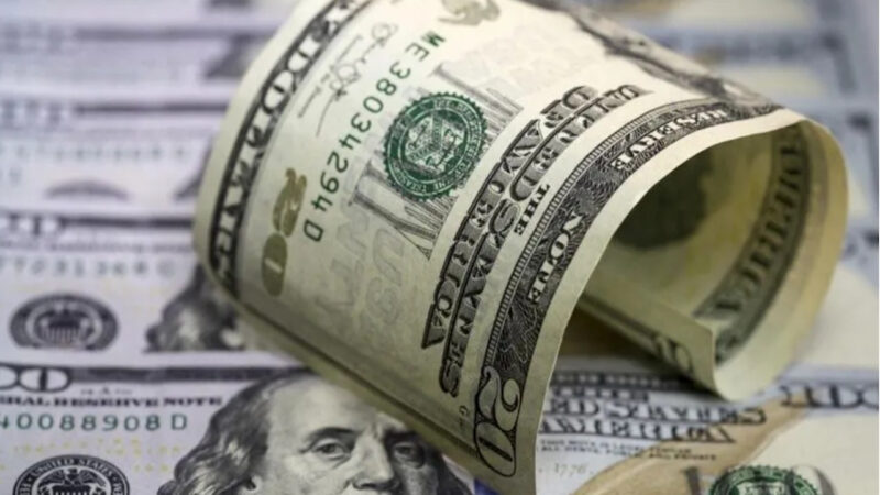 Dólar fecha em queda com arrefecimento da aversão ao risco