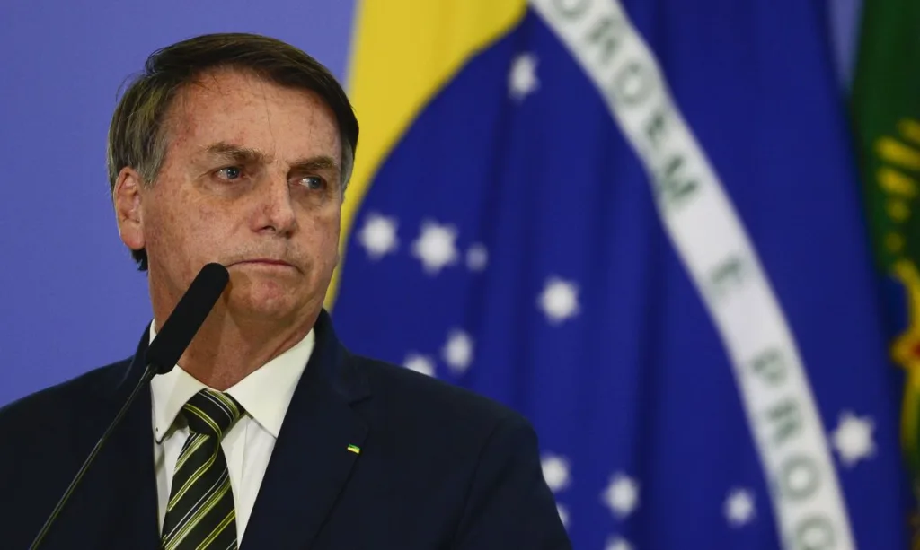 Bolsonaro decreta que postos de combustíveis divulguem valores de tributos