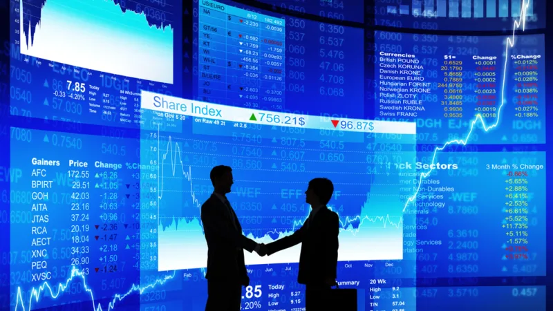 Ibovespa fecha em alta de 0,73%, de volta aos 119 mil pontos