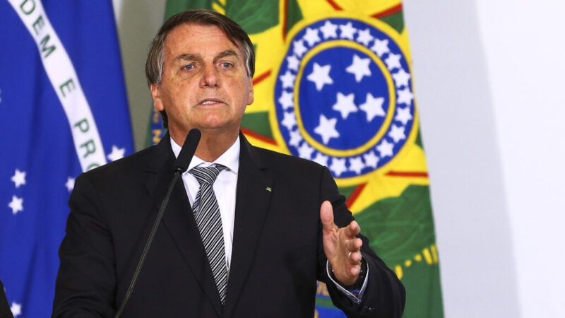Governo estuda extensão de auxílio emergencial por mais alguns meses, diz Bolsonaro