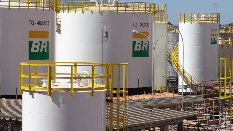 ADRs da Petrobras (PETR4) afundam 9% com interferência de Bolsonaro