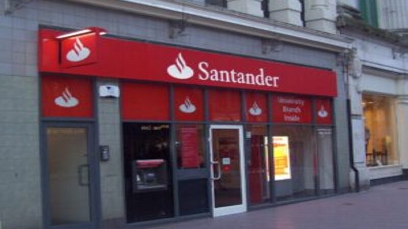 Santander (SANB11) pagará R$ 512 milhões em dividendos intercalares