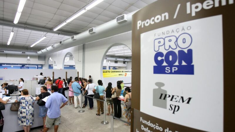 Procon entra com ação contra ANS por reajustes abusivos em planos de saúde coletivos