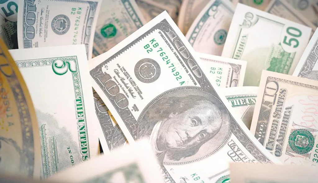 O dólar hoje quebrou a barreira dos R$ 5,60