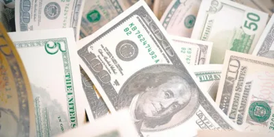 Dólar estende rali e vai à casa dos R$ 5,60 com apreciação dos Treasuries