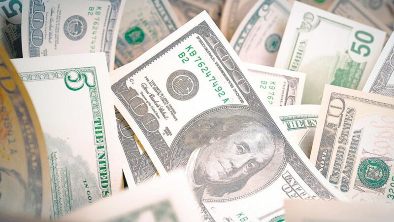 Dólar estende rali e vai à casa dos R$ 5,60 com apreciação dos Treasuries